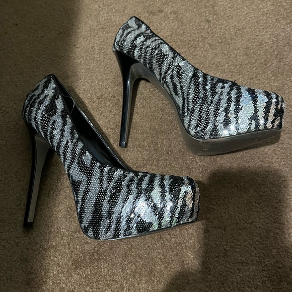 Party heels - Picture 2 of 3